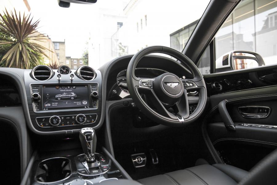 Торпедо Bentley Bentayga GTX 4x4 by ONYX Concept 2018 года  (фото 21 из 31)
